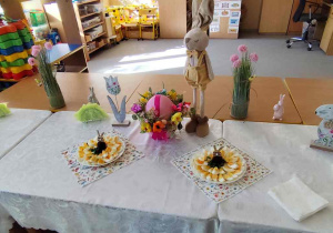 Wielkanocne spotkanie dzieci w przedszkolu.