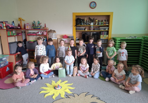 Zdjęcie grupowe z jubilatką.