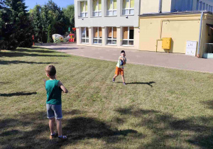 Zabawy z dawnych lat w grupie Kubusiów.