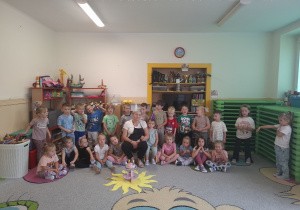 Zdjęcie grupowe z jubilatką.