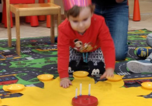 Gabrysia świętuje z dziećmi 3 urodziny.
