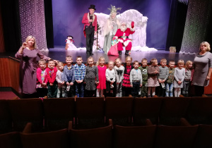 Dzieci w teatrze Piccolo.
